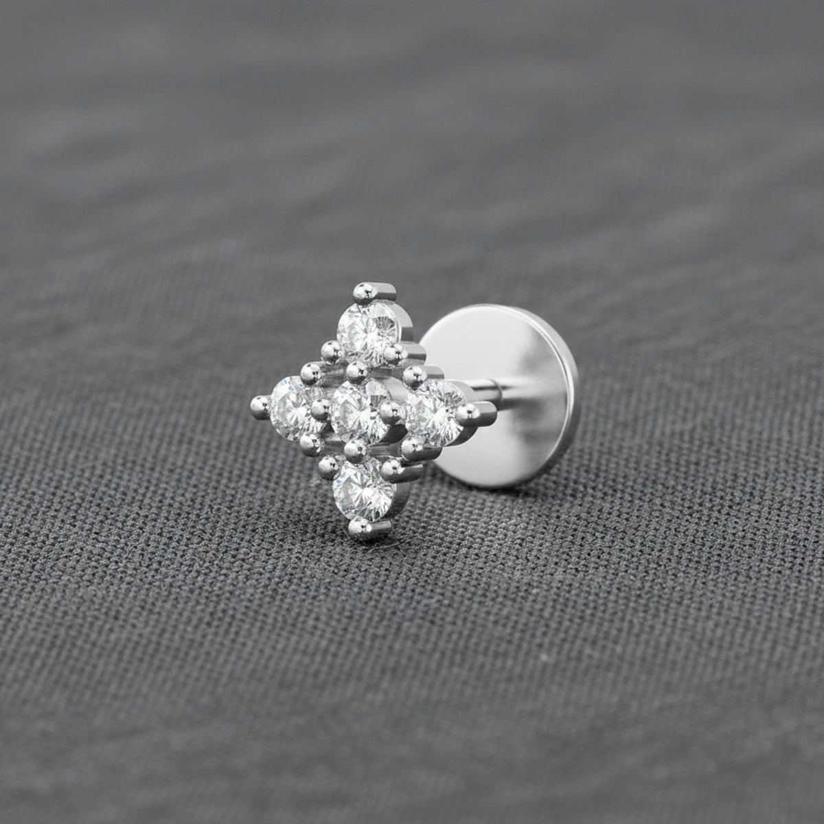 Pristine Kite Cluster Diamond Nose Pin
