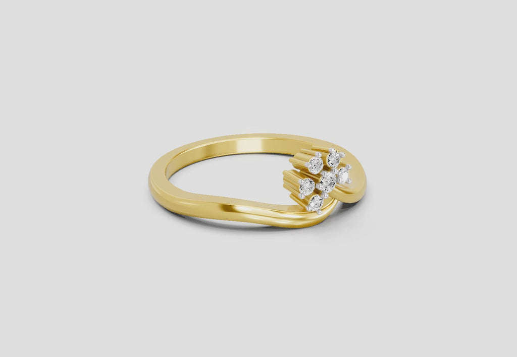 Lustrous Diamond Ring