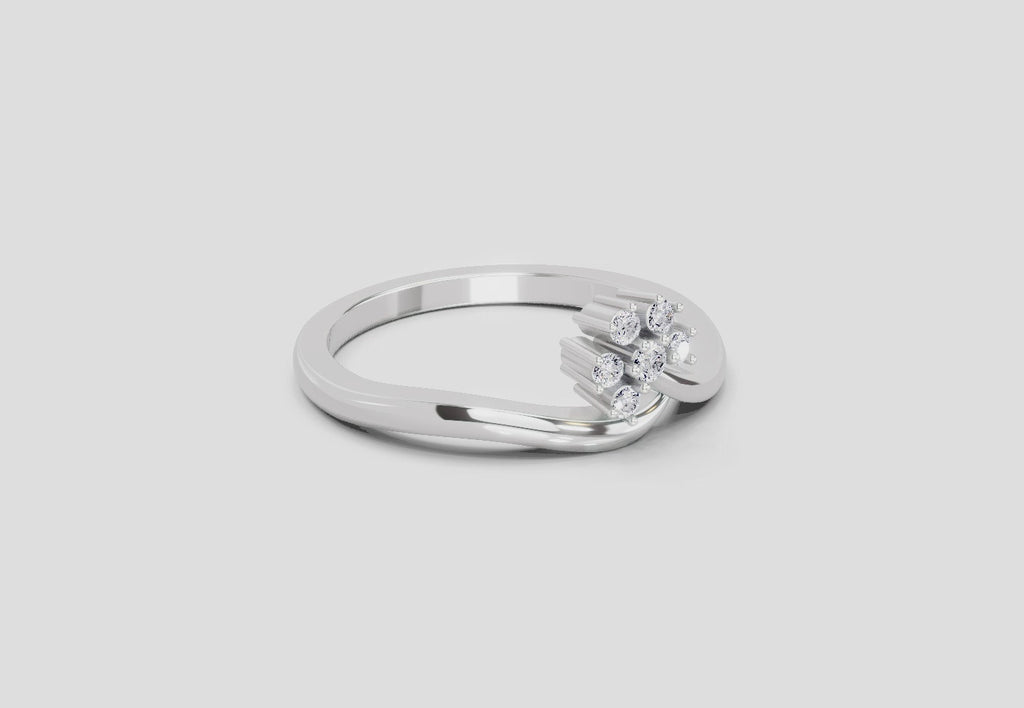 Lustrous Diamond Ring