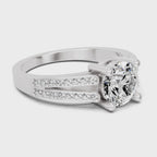 Exquisite Round Halo Diamond Ring